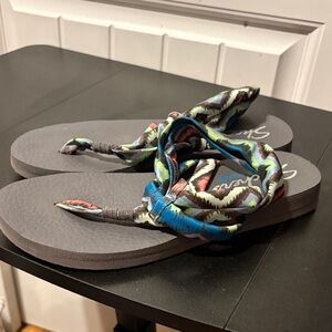 Skechers Black Sandals with Multicolor Straps